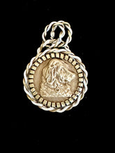 Load image into Gallery viewer, Vintage Brass Dog Pendnat